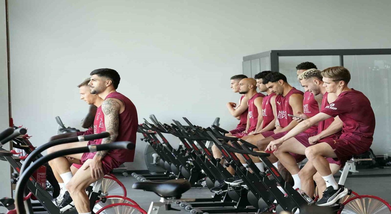 Galatasaray günü çift idmanla tamamladı