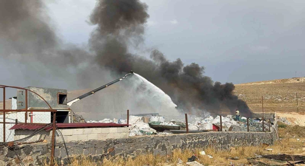 Gaziantepte geri dönüşüm fabrikasında yangın