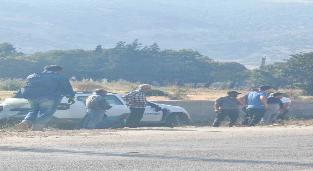 Gaziantepte iki otomobilin karıştığı kazada 4 kişi yaralandı