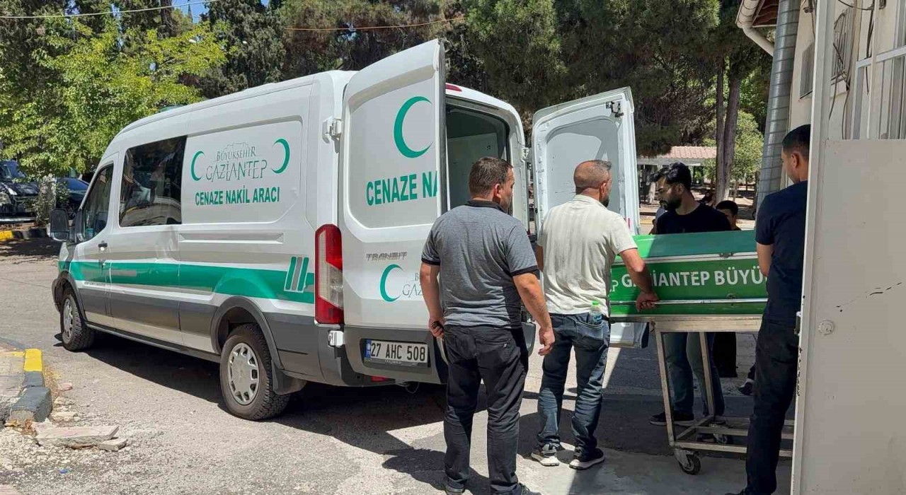 Gaziantepte tır traktöre çarptı: 1 ölü, 1 yaralı