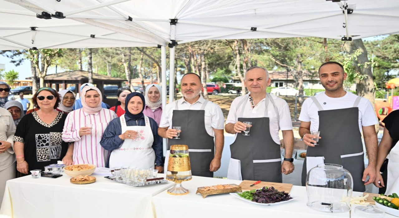 Gaziosmanpaşa Belediyesinin yenilediği Millet Bahçesine ilk adımı kadınlar attı