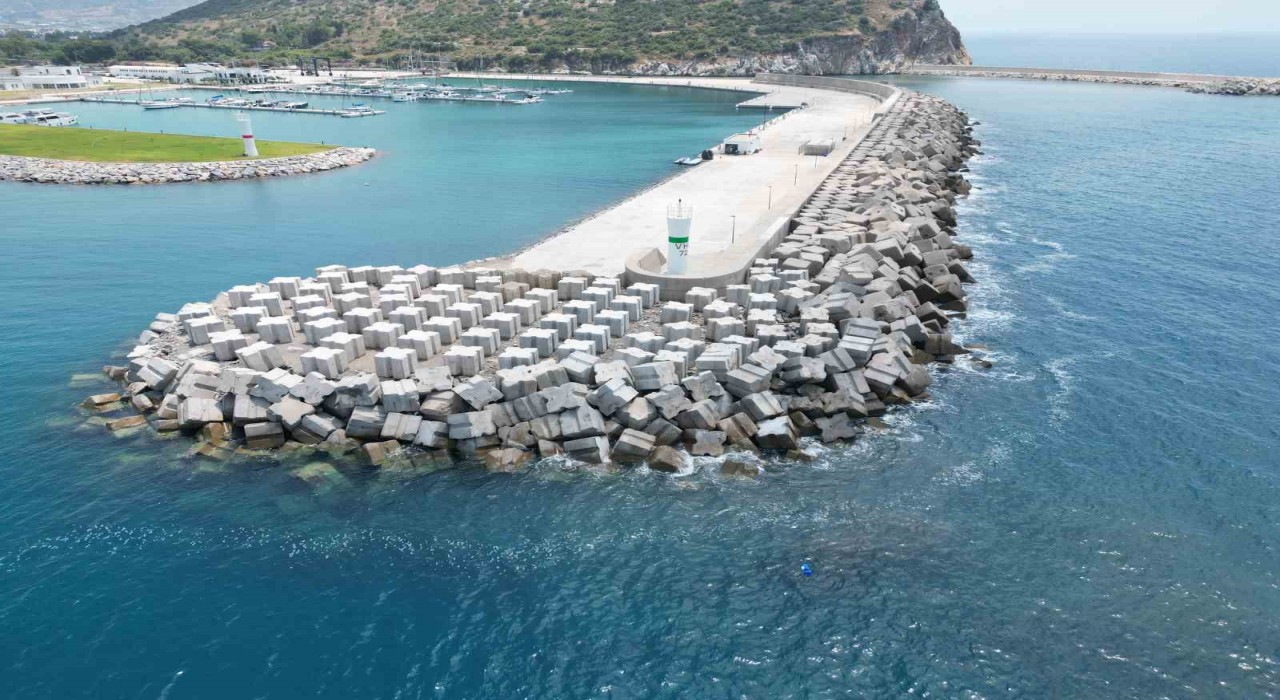 Gazipaşada  9 yaşındaki çocukta deniz kaynaklı enfeksiyon şüphesi