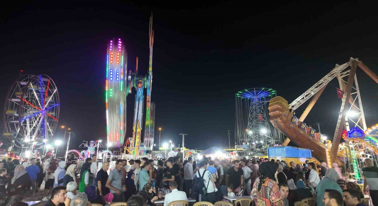 Gediz Tarhana Festivalinde lunapark coşkusu
