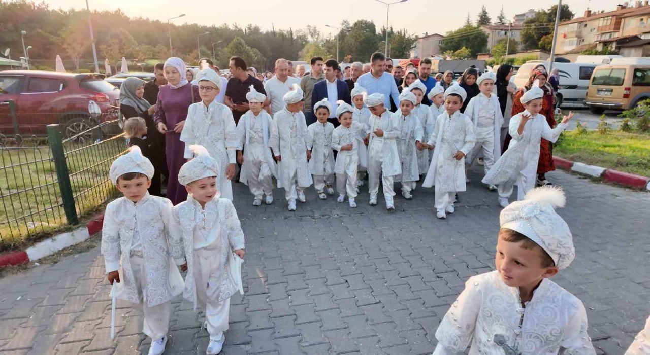 Gedizde 20 çocuk sünnet ettirildi