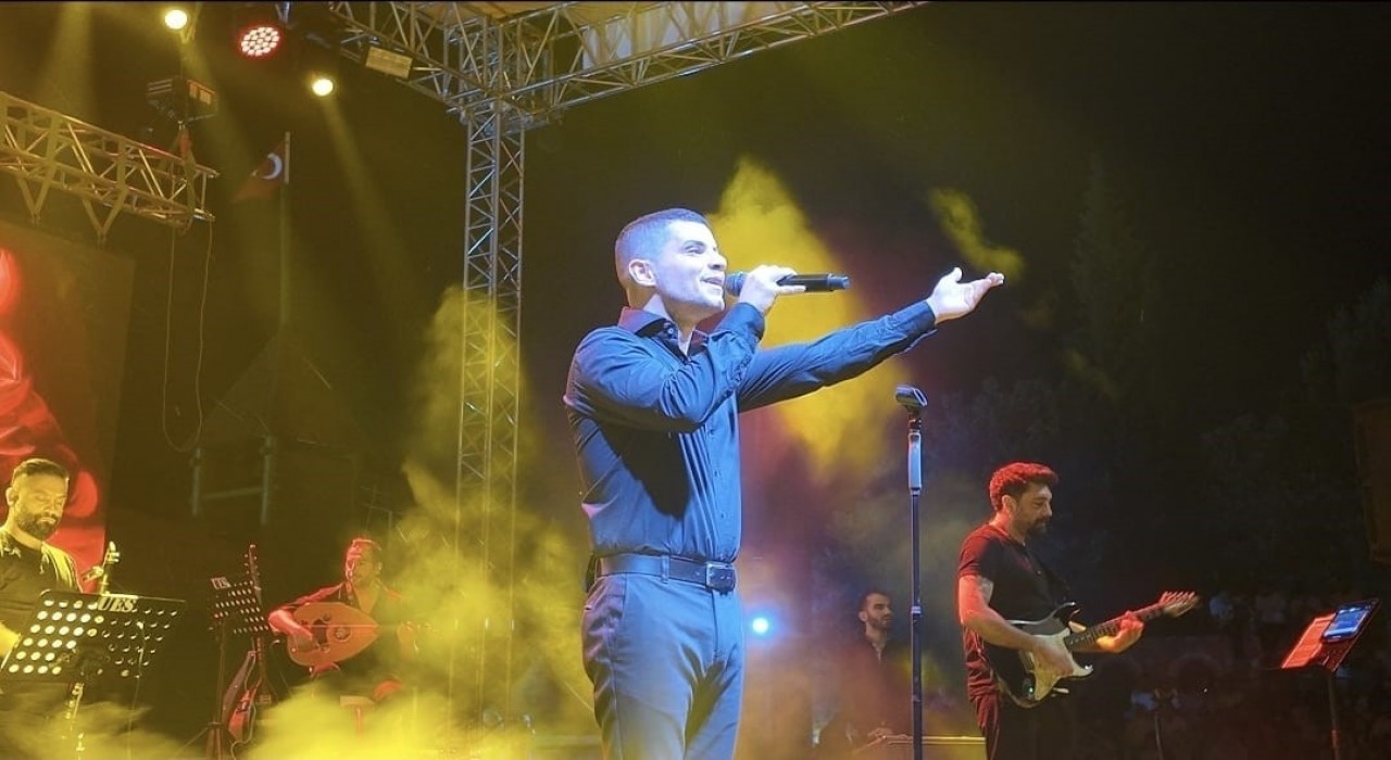 Gedizde Bilal Sonses coşkusu