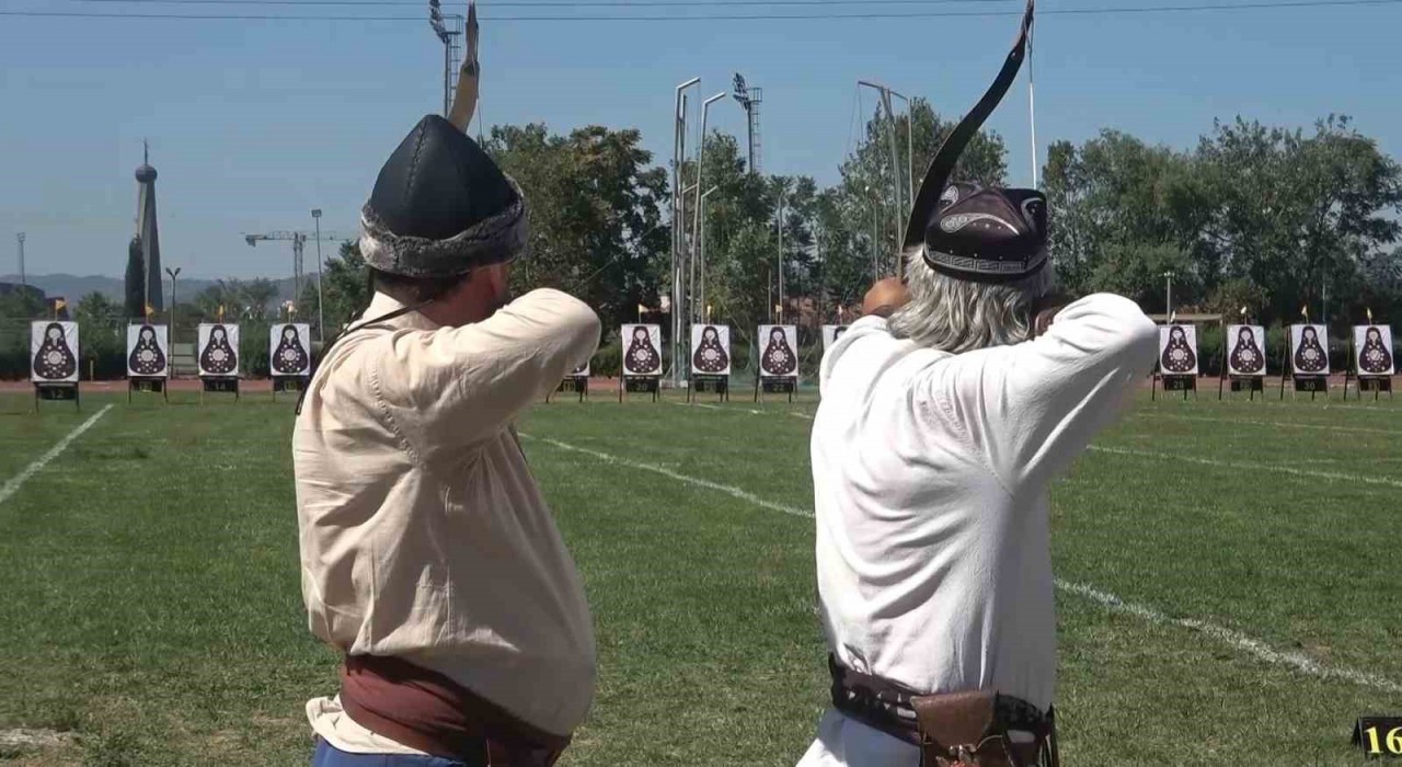 Geleneksel Türk Okçuluğu kemankeşleri Bursada hedefe kitlendi