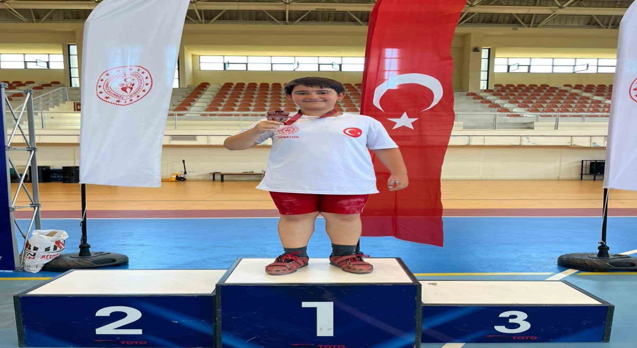 Genç sporcu, Türkiye 3üncüsü oldu