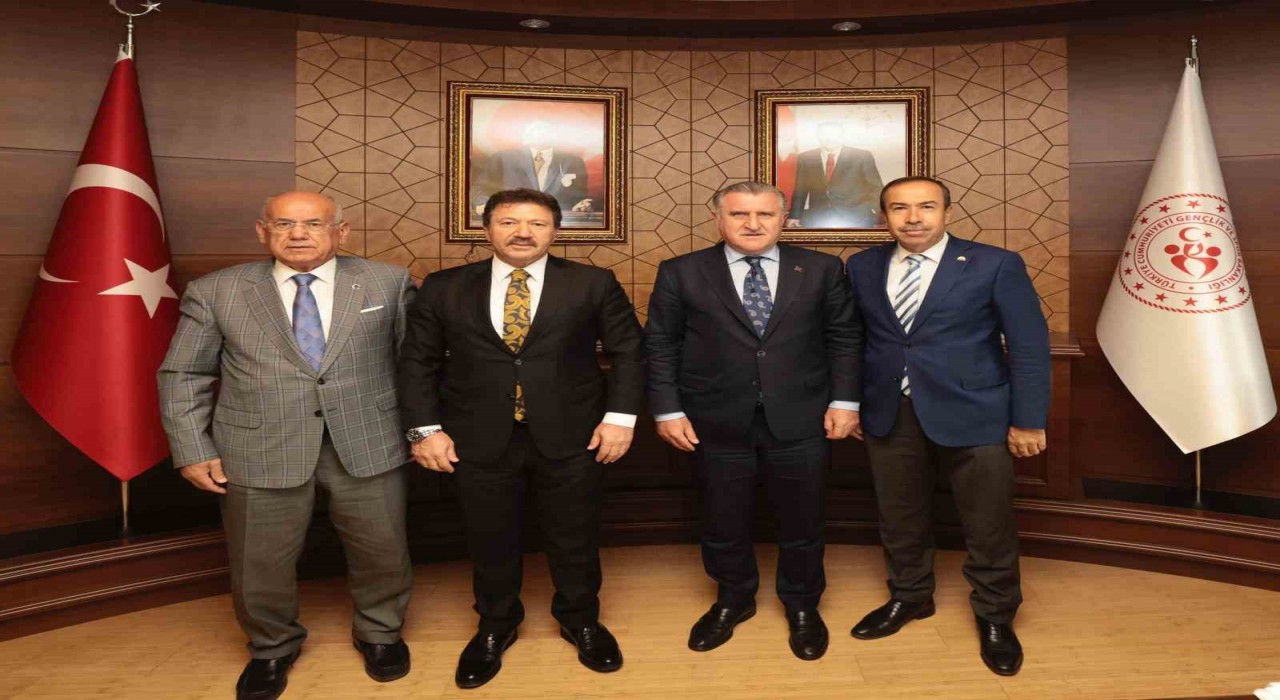 Gençlik ve Spor Bakanı Aşkın Bak, Ankaragücü Onursal Başkanı Yiğineri kabul etti