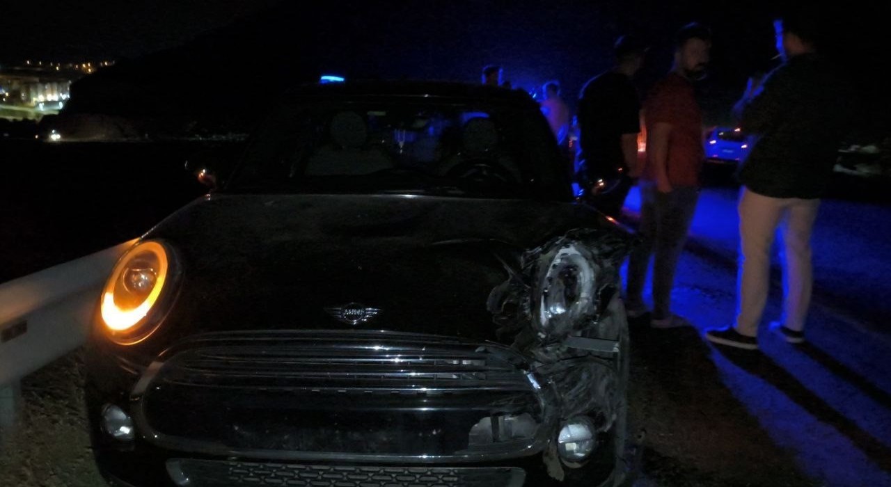 Gercüşte iki araç kafa kafaya çarpıştı