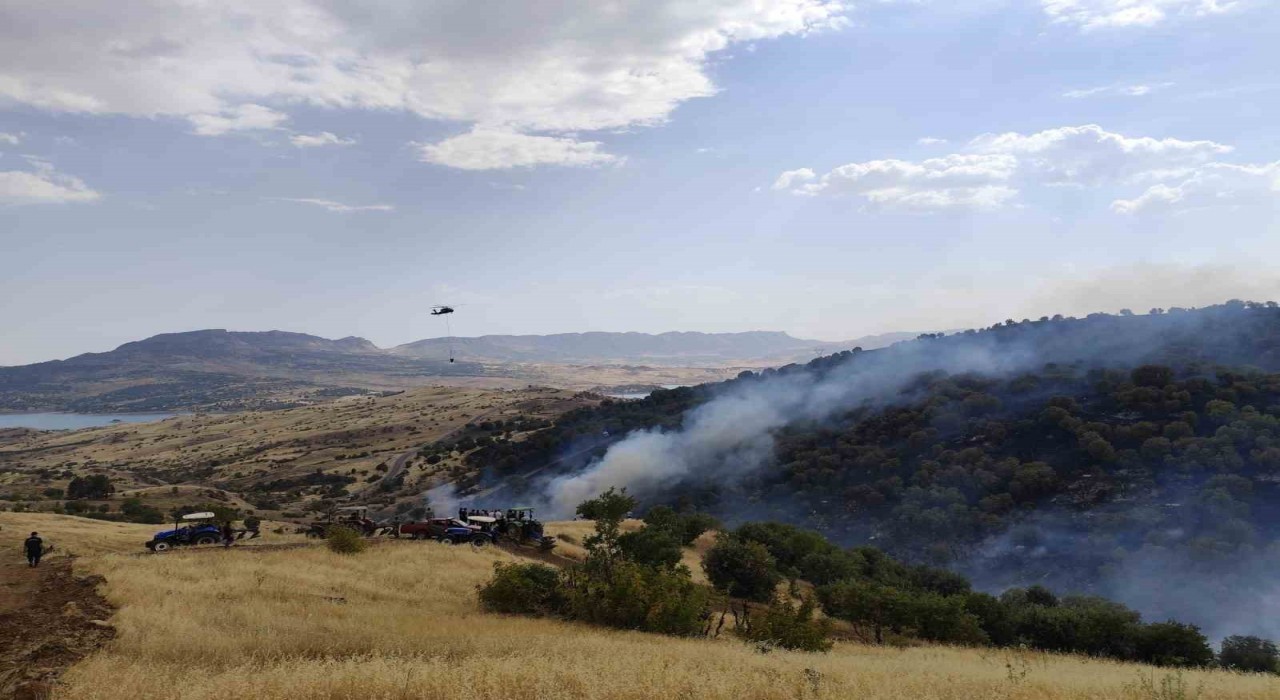 Gergerde orman yangını: Alevler yerleşim alanlarına yaklaştı
