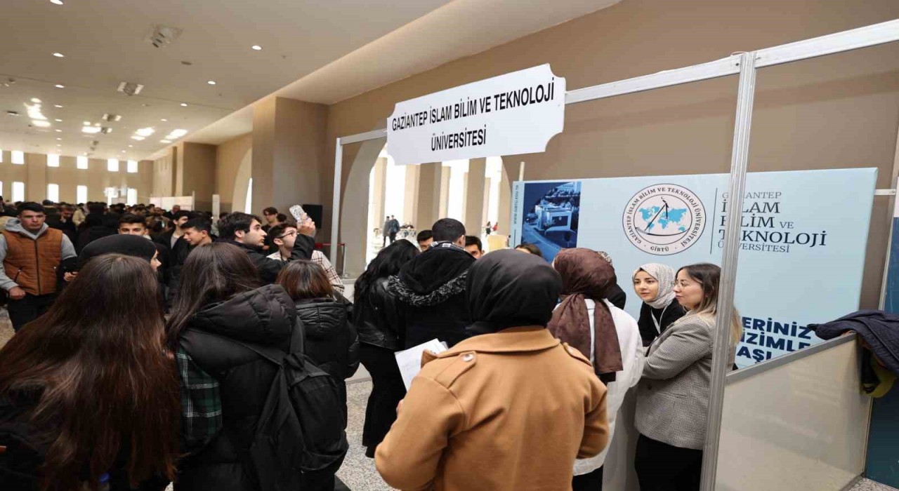GİBTÜ üniversite tercih günlerinde adaylarla buluşuyor