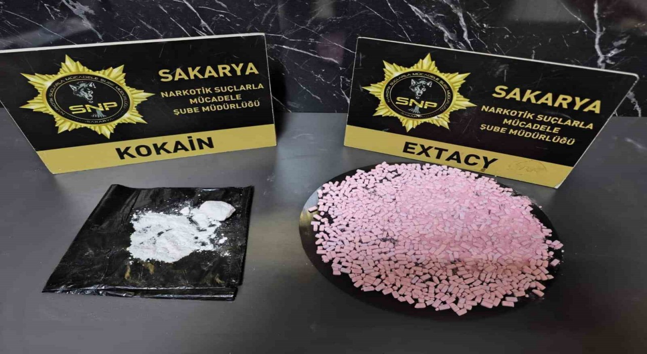 Gişelerde uyuşturucuyla yakalan 2 şüpheliye gözaltı