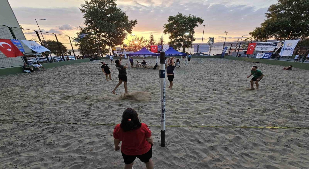 Gölcükte her yıl şenliğe dönüşen turnuva başladı