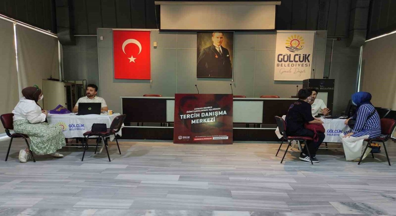 Gölcükte üniversite adaylarına ücretsiz danışmanlık hizmeti