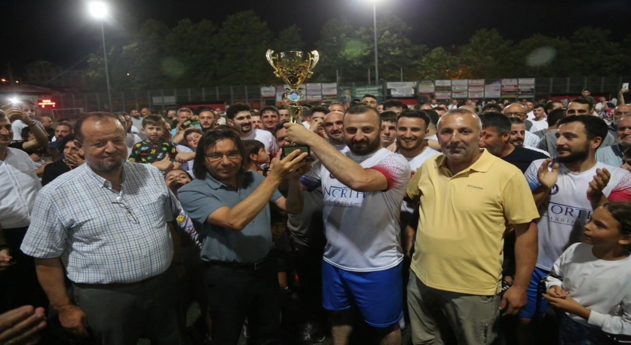 Gölcükteki Köyler Arası Futbol Turnuvasının şampiyonu Mamuriye oldu