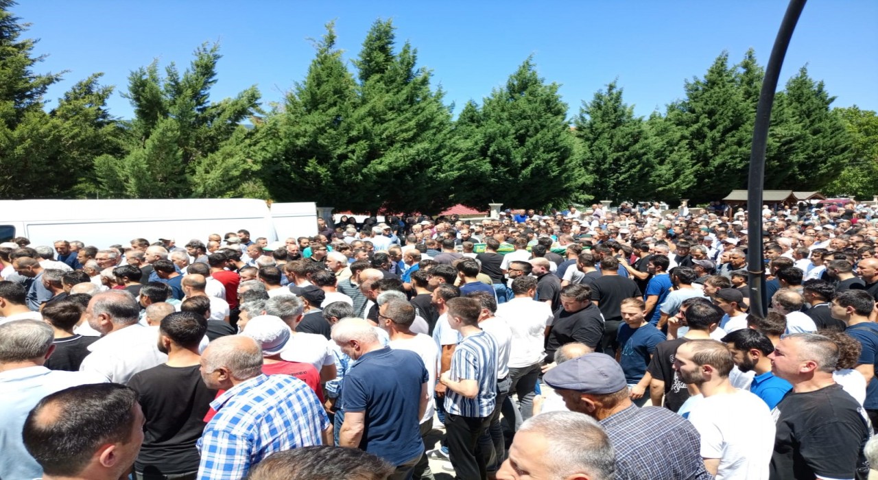 Gölde boğulan genç, gözyaşlarıyla son yolculuğuna uğurlandı