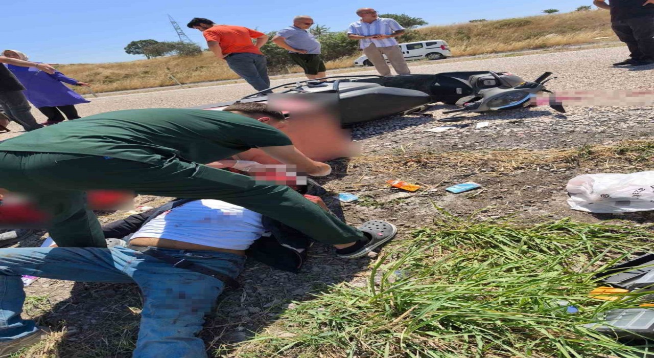 Gönende motosiklet kazası: 2 kişi yaralandı