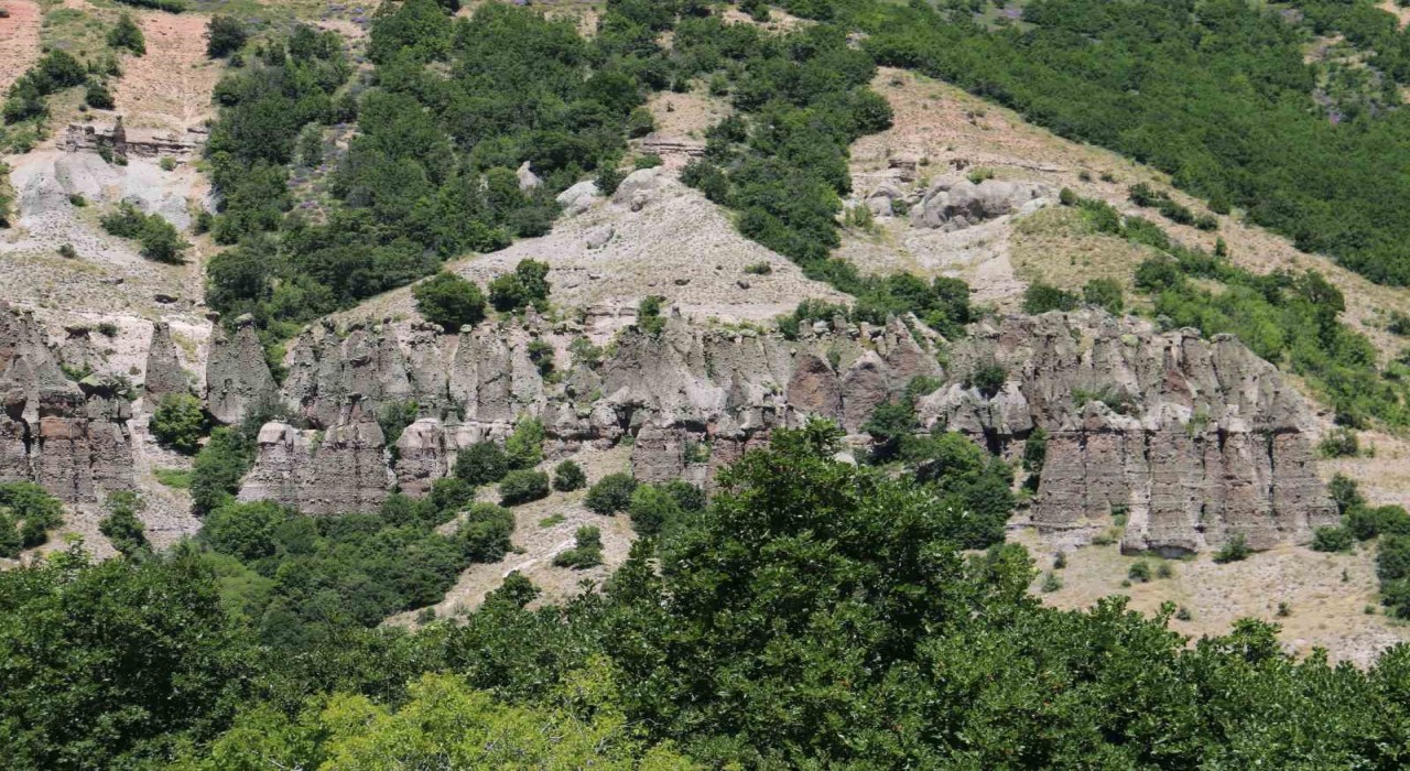 Görüntüsü peri bacalarını andırıyor, efsanesi dilden dile dolaşıyor
