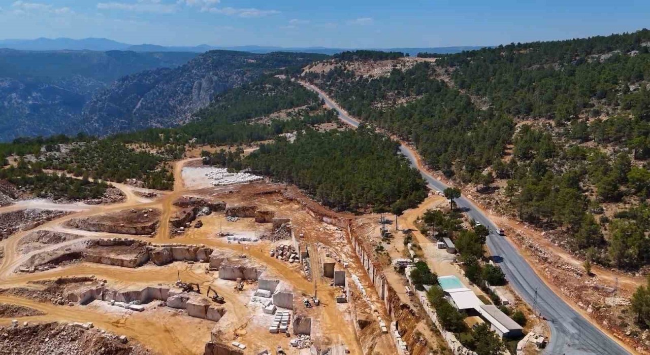 Gülnarda 30 kilometrelik grup yolu yenileniyor