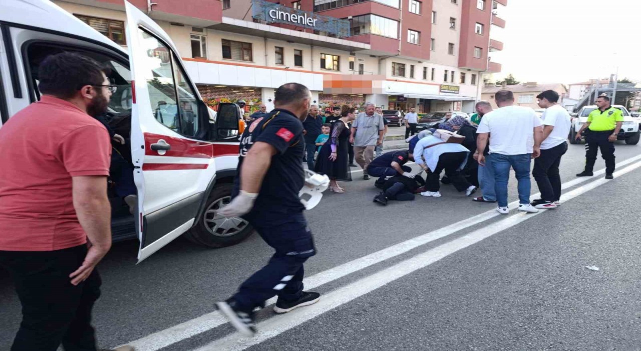 Gümüşhanede koşarak karşıya geçen yaşlı kadına kamyonet çarptı