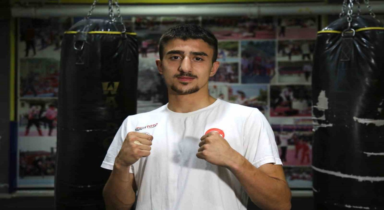 Gündüz sanayide, akşam ringde ter döküyor