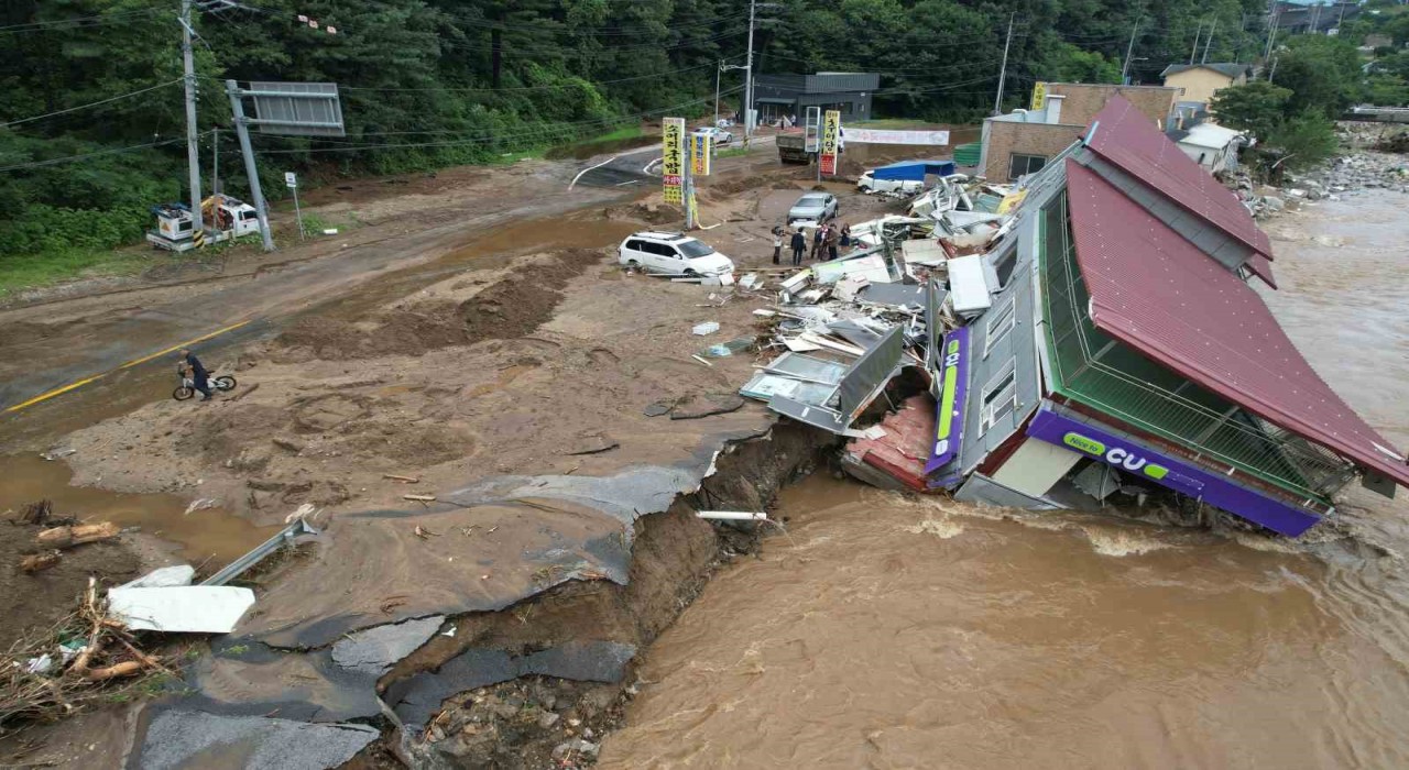 Güney Korede şiddetli yağışlarda can kaybı 19a yükseldi, 6 bölge özel afet bölgesi ilan edildi