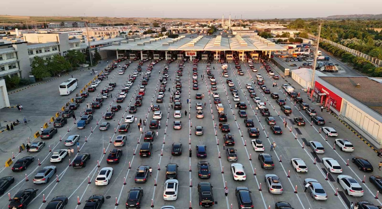 Gurbetçilerin binlerce kilometrelik sıla yolculuğu Kapıkulede son buluyor