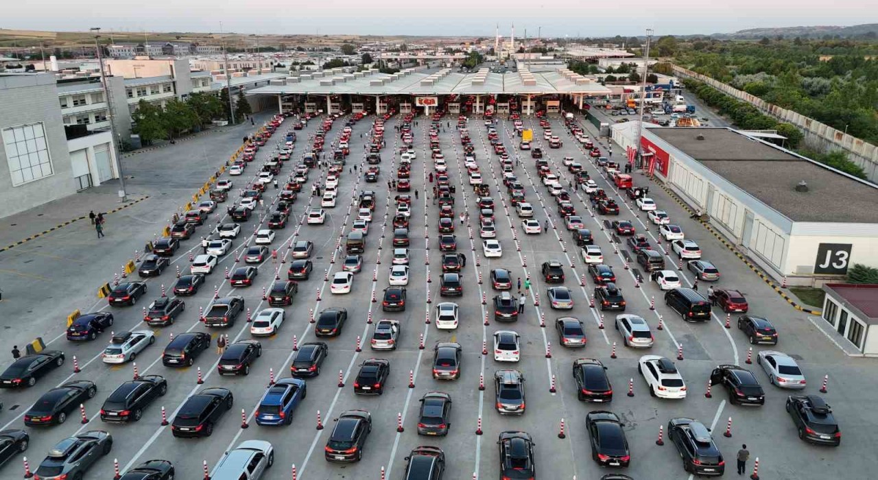 Gurbetçilerin zorlu yolculuğu: Sınır kapılarında rüşvet ve bekleyiş