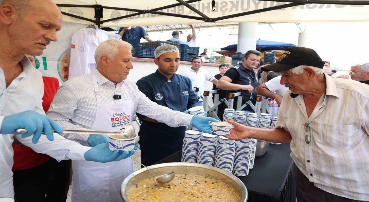 Gürsuda aşure kazanları birlik için kaynadı