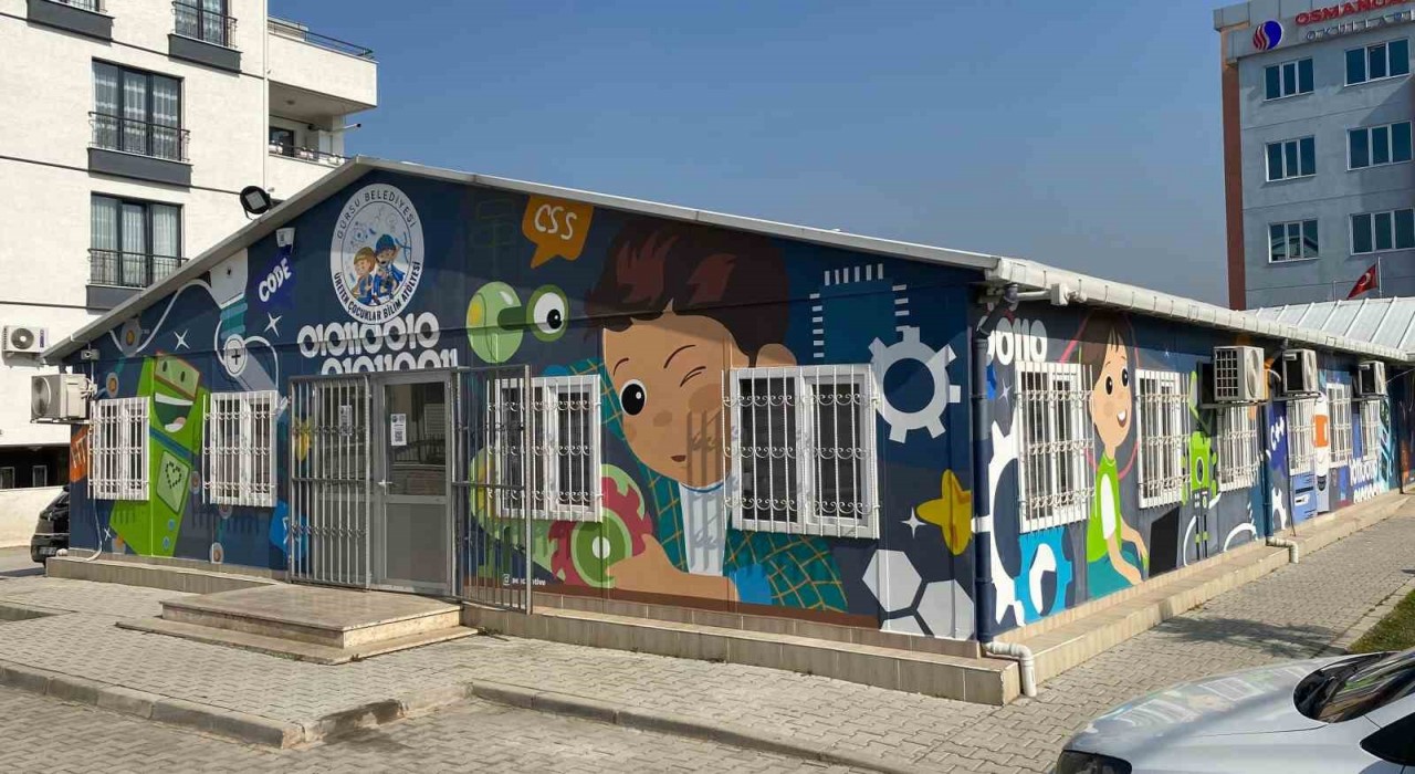 Gürsunun üreten çocukları model gemi yapım kursunda