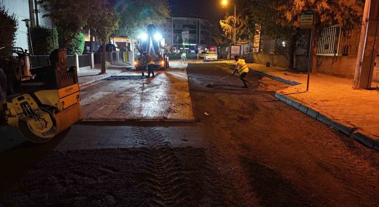 Güzeller Mahallesinde bozulan yollara asfalt