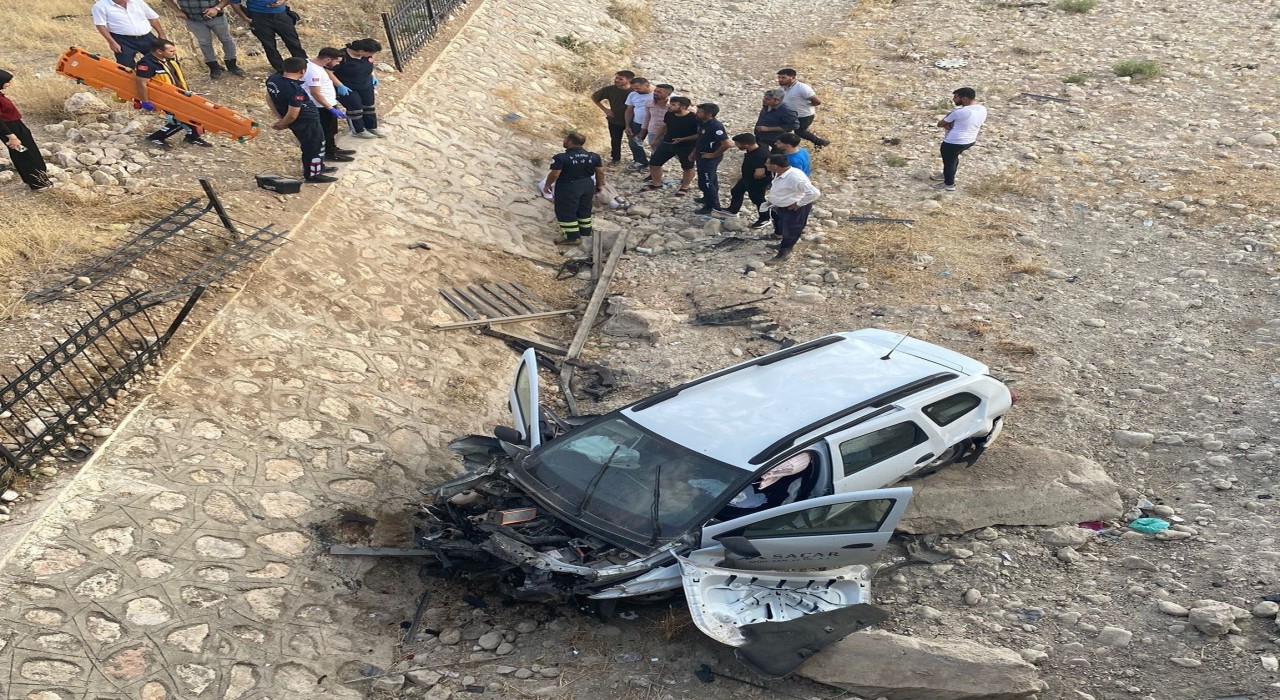 Hafif ticari araç şarampole yuvarlandı: 1 yaralı