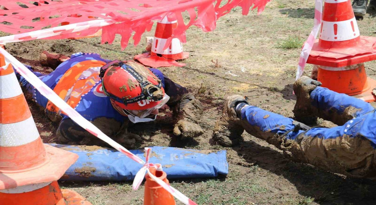 Hakkari UMKE ekibinden tatbikat