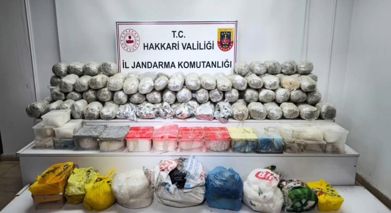 Hakkaride 121 kilo uyuşturucu ele geçirildi