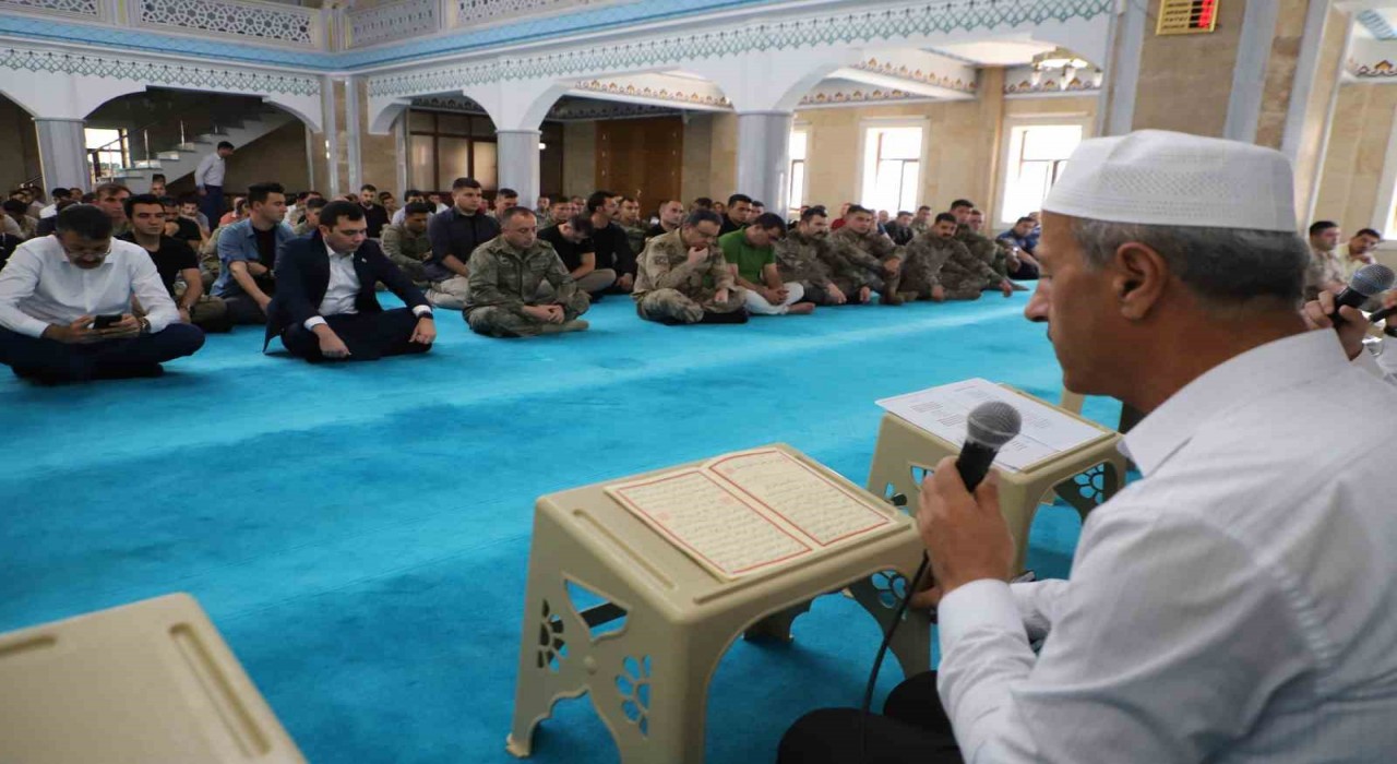 Hakkaride 15 Temmuz şehitleri dualarla anıldı