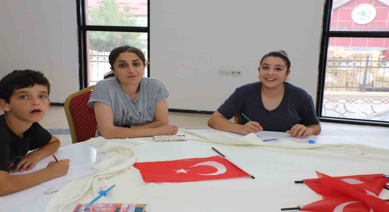 Hakkaride 15 Temmuz temalı Resim ve Mektup yarışması