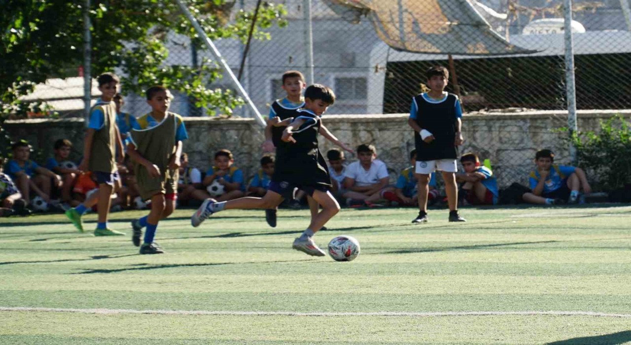 Haliliyede yaz futbol kursuna çocuklardan yoğun ilgi