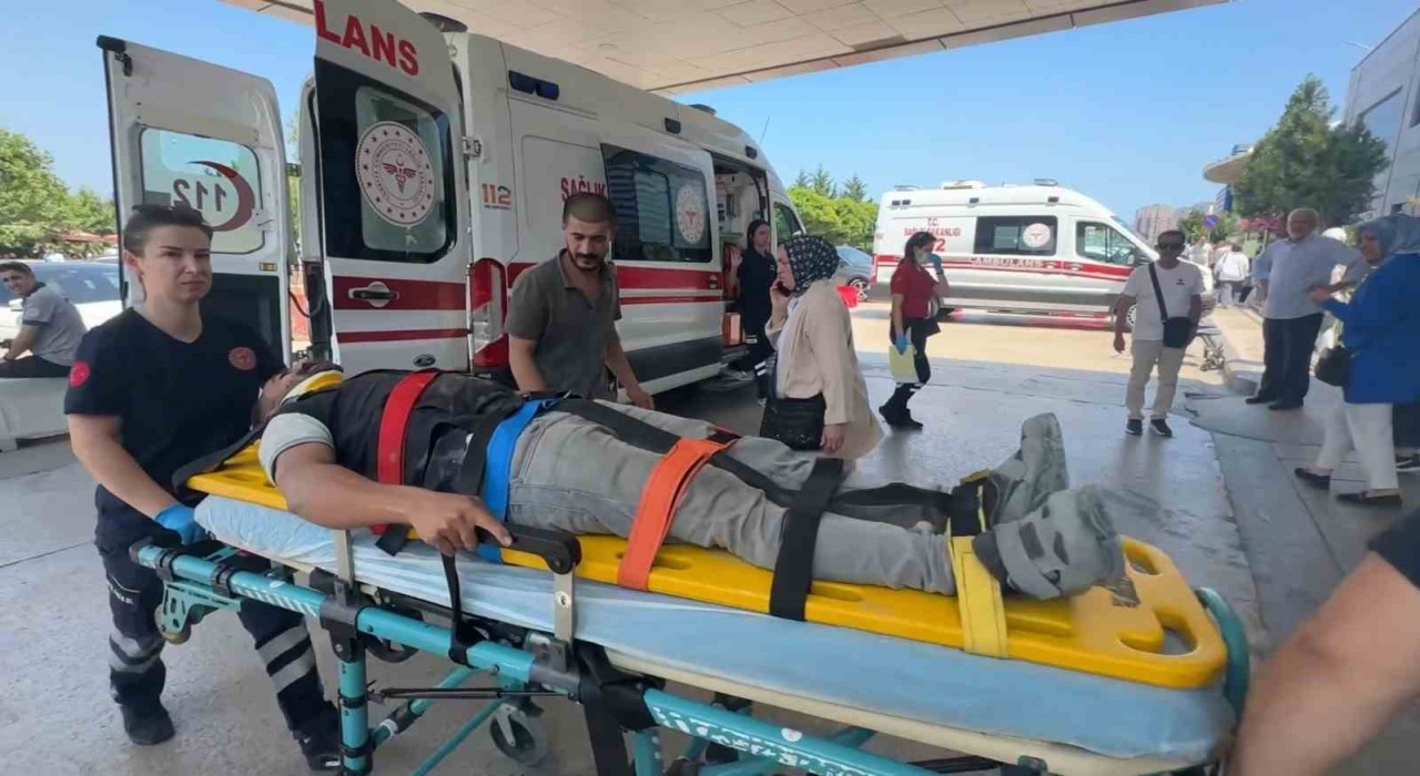 Hastane inşaatında üzerine demir parçası düşen işçi yaralandı