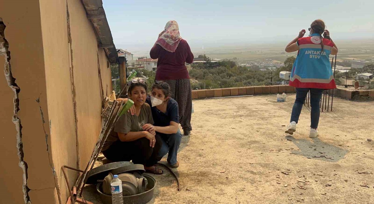 Hatayda yangına 16 ilden gelen ekipler müdahale ediyor