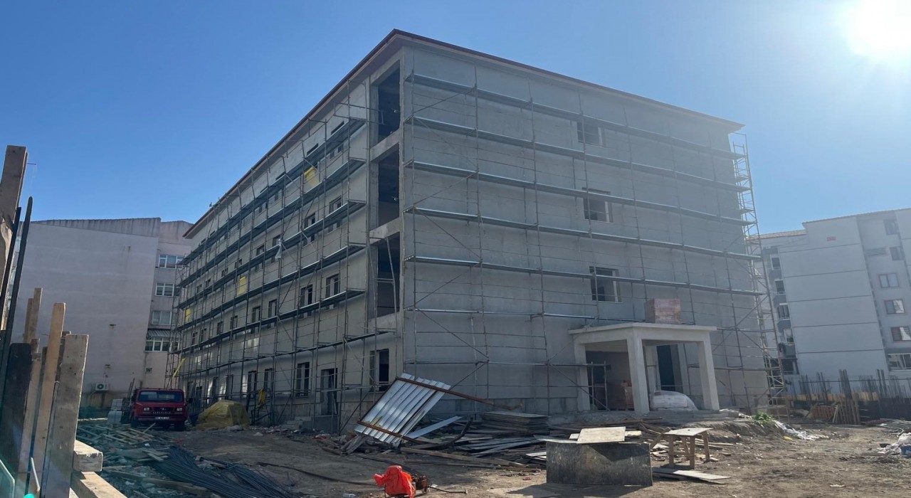Hayraboluda 12 sınıflı okulun inşaatı sürüyor