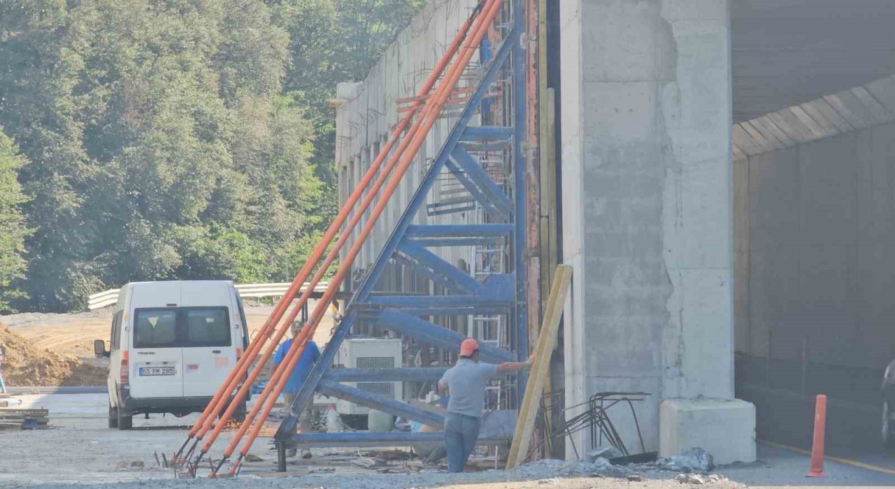 Heyelanın ardından ‘koruma tüneli çalışmaları hız kazandı