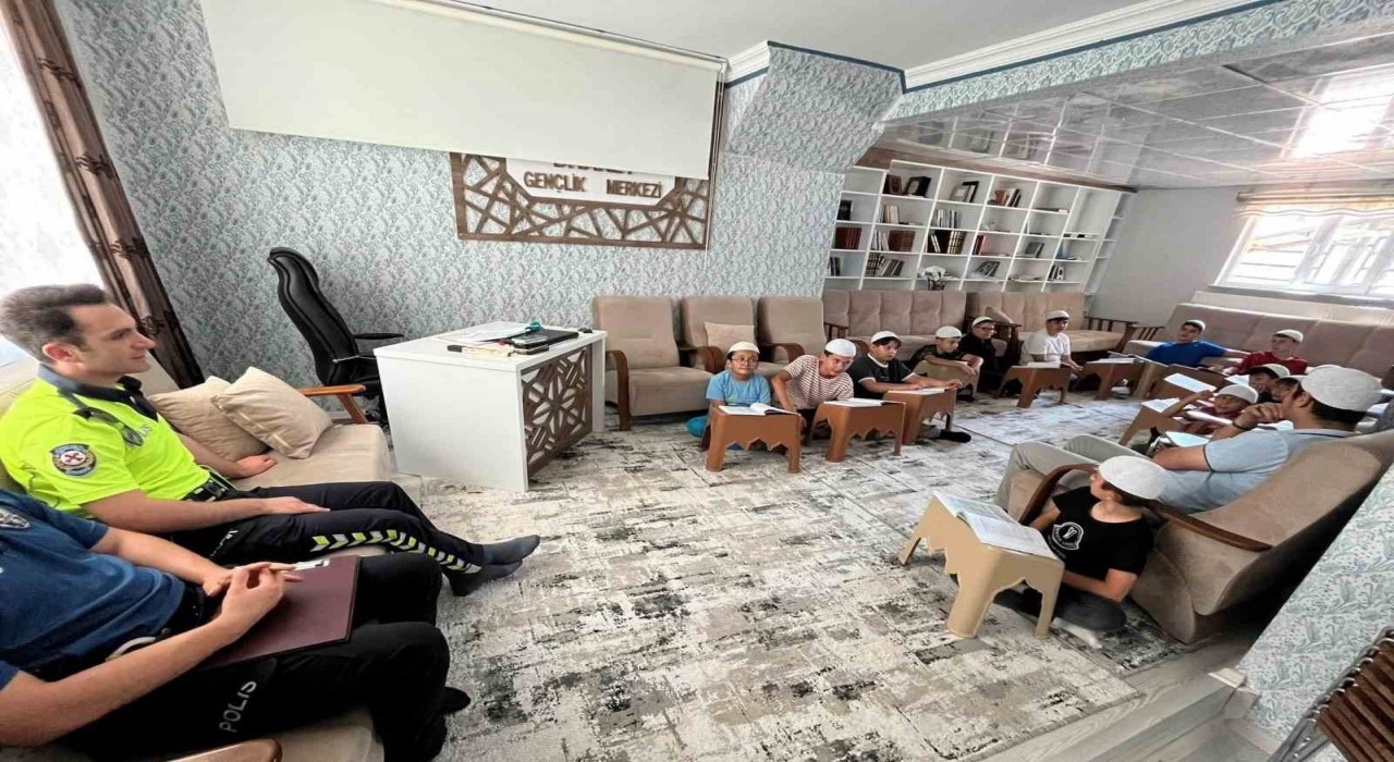 Hisarcıkta Yaz Kuran Kursu öğrencilerine trafik eğitimi