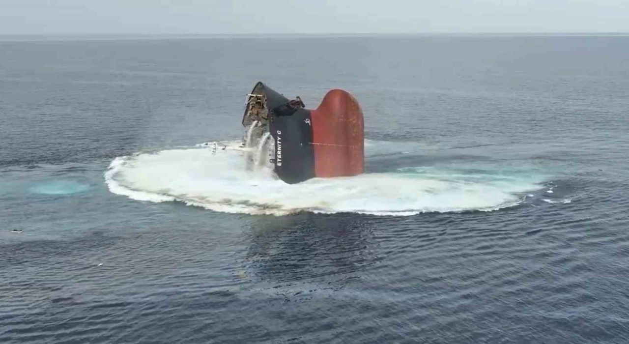 Husilerin batırdığı Eternity C yük gemisindeki mürettebattan 10u kurtarıldı