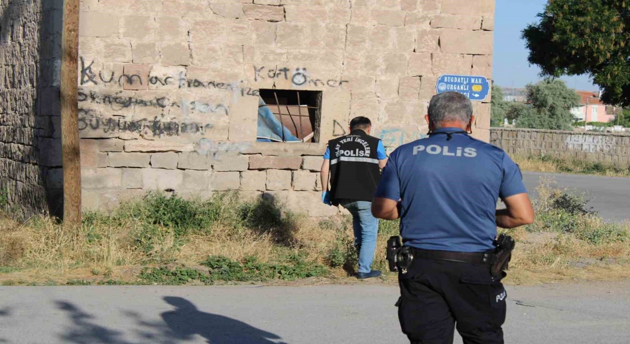 Husumetli iki grup arasında bıçaklı kavga: 1i ağır 4 yaralı