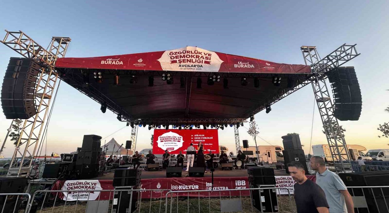 İBBnin düzenlediği Özgürlük ve Demokrasi Şenliği ilgi görmedi