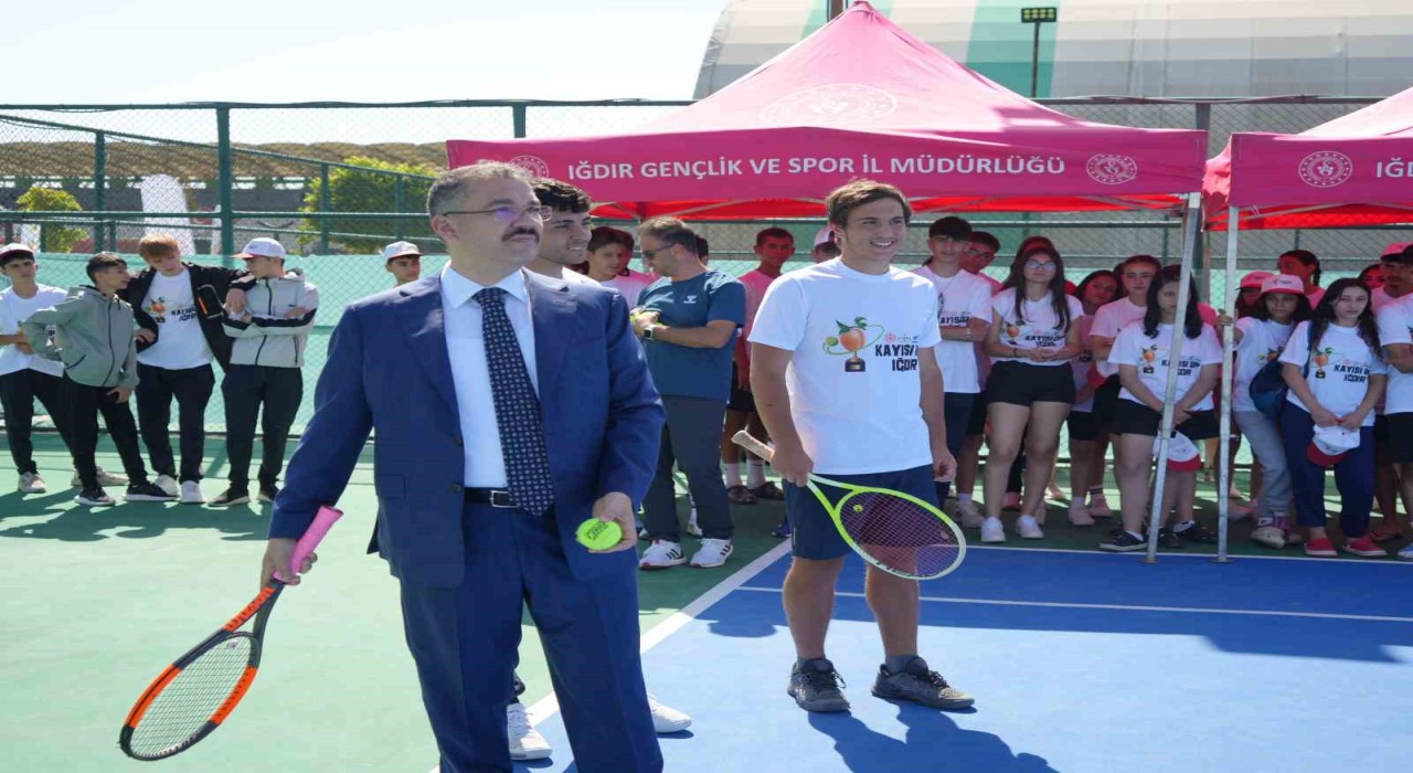 Iğdırda 5. Kayısı Cup Tenis Turnuvası heyecanı başladı