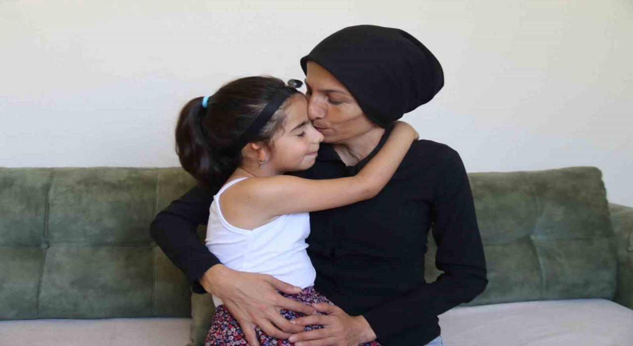 İHAya verdiği röportaj sonrası minik Zeynepe ilk yardım elini Doç. Dr. Akdağ uzattı