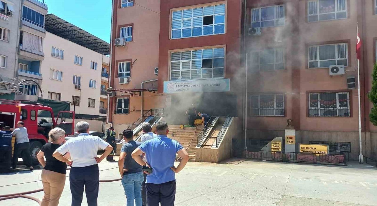 İncirliovada bir okulun zemin katında yangın çıktı