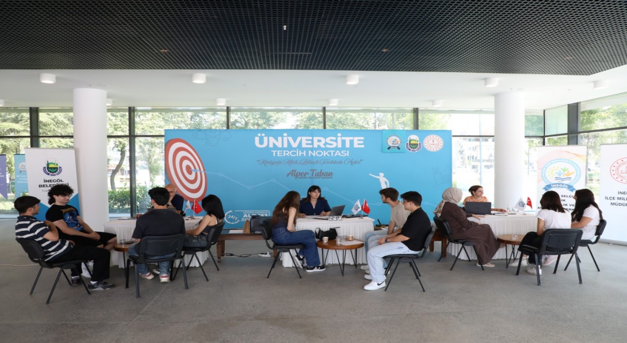 İnegöl Belediyesi tercih yapacak öğrencilerin yanında