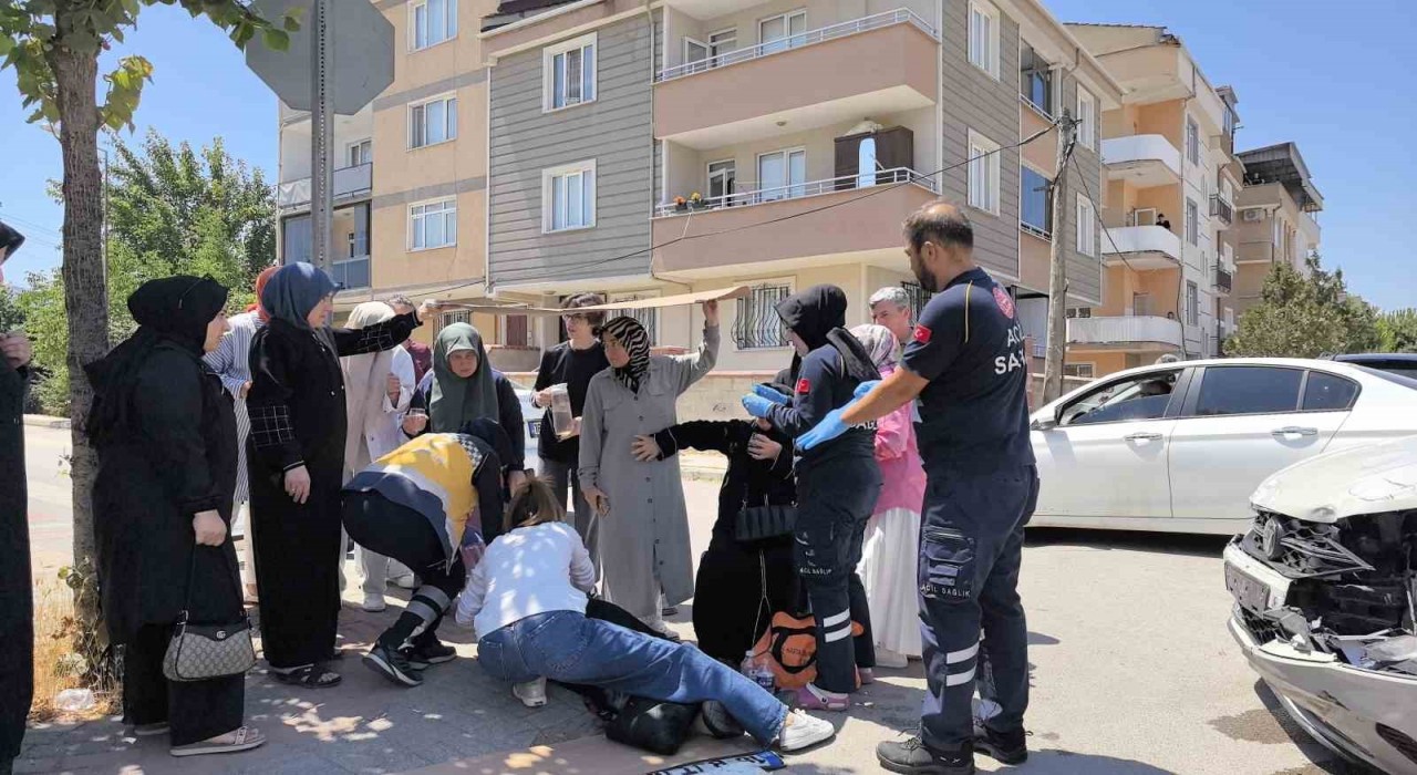 İnegölde zincirleme kaza: 1i komiser 5 yaralı